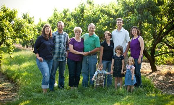 The Flinchbaugh Family Katie & Mike, Sonia & Ritchie, Katie & Andrew with children, Eli, Leah, & Annette, and Julie